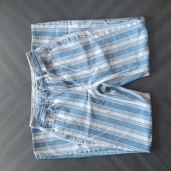 American Eagle Mom Jeans - Picture 4 of 14